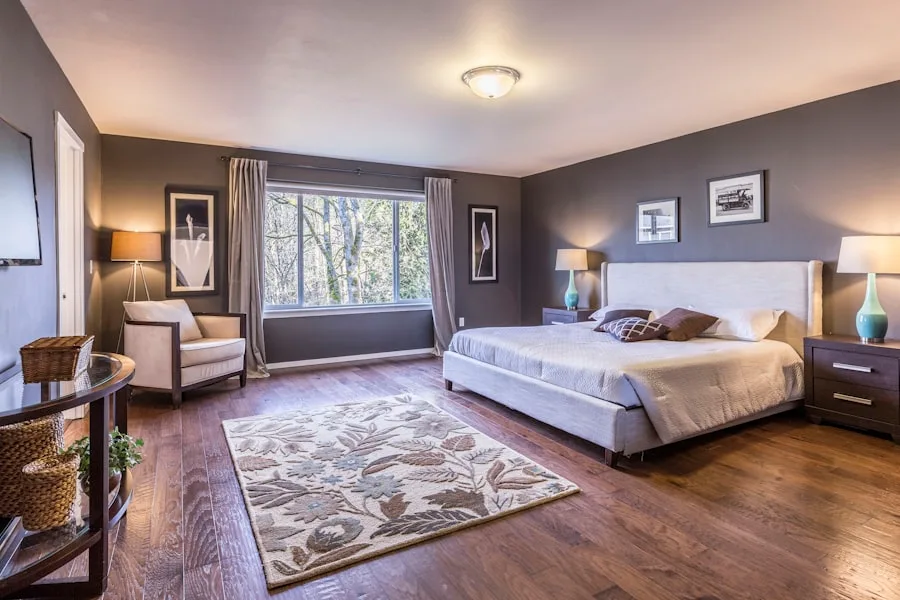 Living room lighting design with cove and recessed lights